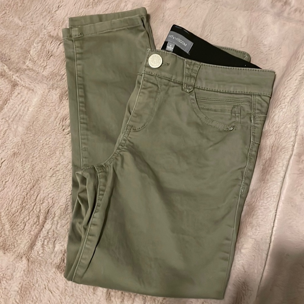 NWOT Wit & Wisdom Absolution pant. Light olive. Size 6.